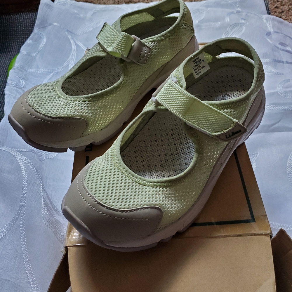 L.L Bean Celadon Summer Sneaker.  Size 8 M.